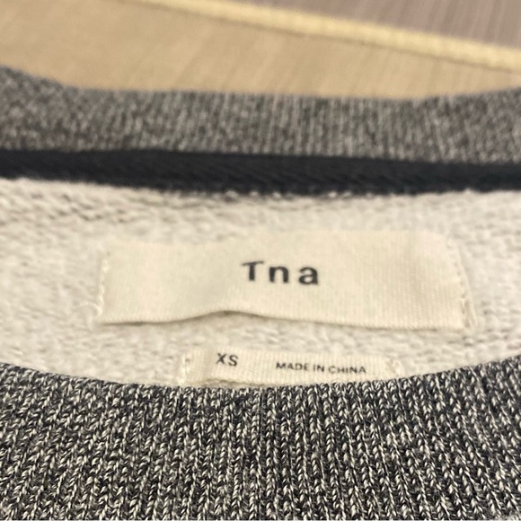 Aritzia TNA Sweatshirt - Picture 4 of 4